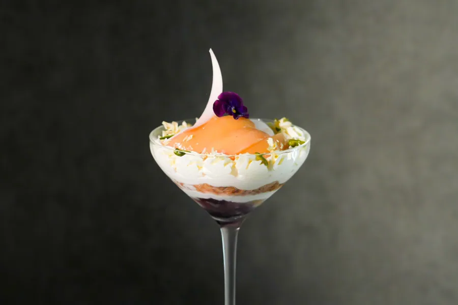 夜パフェBAR &VIGO 町田駅前店の桃とジャスミンのパフェ 桃源郷