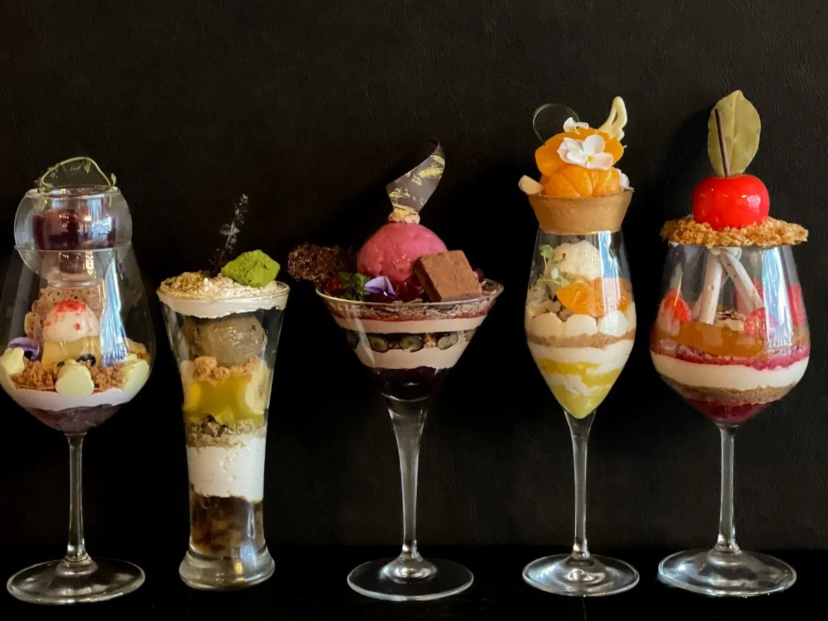 夜パフェBAR &VIGO 町田駅前店の色とりどりの季節のパフェ