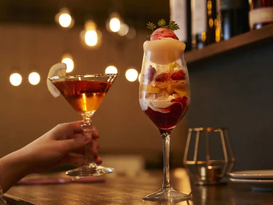 夜パフェBAR &VIGO 町田駅前店の季節のパフェとペアリングドリンク